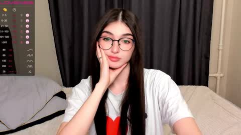 Snapshot of leila_4ever chatting on 04/29/26, 07:31 Leila online show from 04/29/26, 07:31