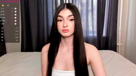 Snapshot of leila_4ever chatting on 05/06/26, 01:05 Leila online show from 05/06/26, 01:05