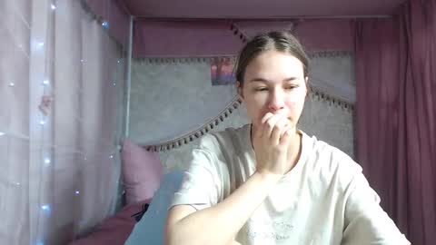 Snapshot of leila_bambi_ chatting on 11/26/25, 03:35 leila_bambi_ online show from 11/26/25, 03:35