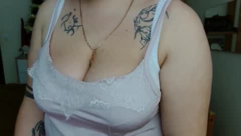 Snapshot of leila_beayte_ chatting on 01/27/25, 09:02 Leila online show from 01/27/25, 09:02