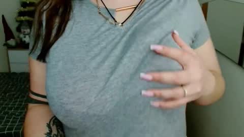 Snapshot of leila_beayte_ chatting on 02/15/25, 07:28 Leila online show from 02/15/25, 07:28