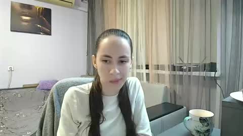 Snapshot of leila_monaco chatting on 10/27/25, 06:45 Leila online show from 10/27/25, 06:45