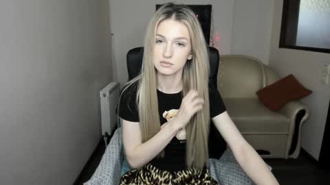 Snapshot of leila_morriss chatting on 12/11/24, 03:24 Leila Morriss online show from 12/11/24, 03:24