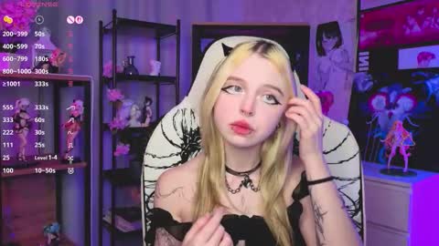 Leila online show from 11/15/25, 04:03