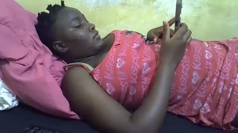 leilah_cute19 online show from 04/25/26, 06:16