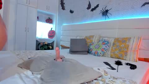   online show from 10/31/25, 08:21