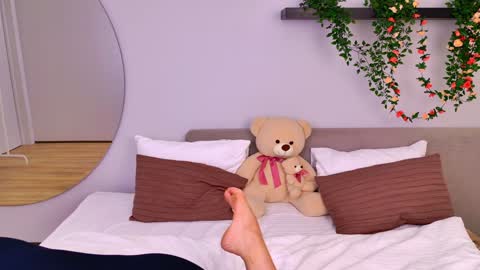 Snapshot of leilalawson chatting on 02/07/25, 11:12 LeilaLawson online show from 02/07/25, 11:12