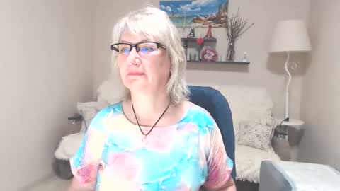 Snapshot of leilamays chatting on 06/11/26, 04:10 Leila Kinky online show from 06/11/26, 04:10
