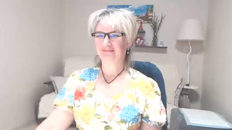 Snapshot of leilamays chatting on 06/19/26, 02:27 Leila Kinky online show from 06/19/26, 02:27