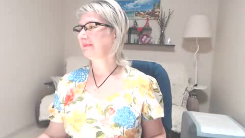 Snapshot of leilamays chatting on 06/22/26, 04:09 Leila Kinky online show from 06/22/26, 04:09