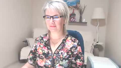 Snapshot of leilamays chatting on 06/23/26, 03:04 Leila Kinky online show from 06/23/26, 03:04