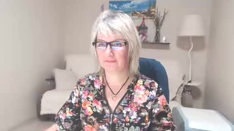 Snapshot of leilamays chatting on 06/25/26, 04:45 Leila Kinky online show from 06/25/26, 04:45