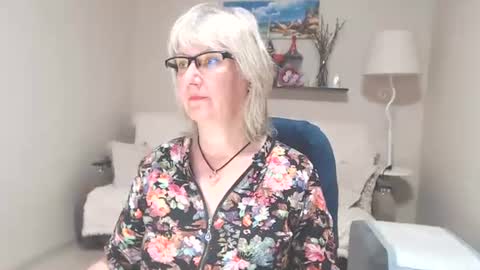 Snapshot of leilamays chatting on 06/25/26, 05:12 Leila Kinky online show from 06/25/26, 05:12