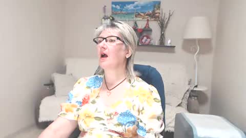 Snapshot of leilamays chatting on 06/27/26, 04:06 Leila Kinky online show from 06/27/26, 04:06