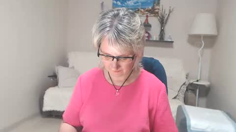 Snapshot of leilamays chatting on 07/07/26, 07:23 Leila Kinky online show from 07/07/26, 07:23