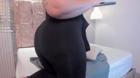 leilapons online show from 11/11/25, 11:16