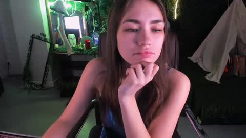 Snapshot of leilarai chatting on 02/07/25, 09:47 Leila Rai online show from 02/07/25, 09:47