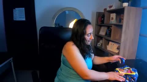 Snapshot of leilasmith_ chatting on 06/02/26, 11:34 Leila online show from 06/02/26, 11:34