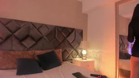 Leizathompson online show from 03/26/26, 04:12