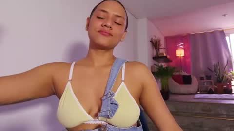 Snapshot of leja_ chatting on 06/22/26, 05:32 Leja online show from 06/22/26, 05:32