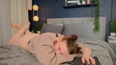 Lela online show from 01/29/25, 04:15