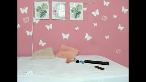 lelany_evans online show from 10/23/25, 09:57