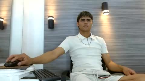 Snapshot of lelehott01 chatting on 06/24/26, 02:32 lelehott01 online show from 06/24/26, 02:32