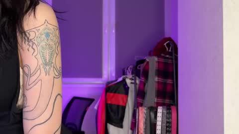 Snapshot of lemonandpeach chatting on 09/19/25, 07:36 2 shy lemons 1 peach online show from 09/19/25, 07:36