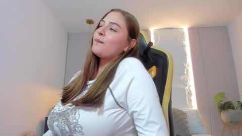 Snapshot of lena_jhons chatting on 12/15/25, 08:13 lena_jhons online show from 12/15/25, 08:13