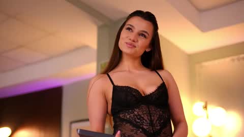 Lena Laurent online show from 04/22/26, 11:12