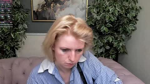 Snapshot of lena_paulles chatting on 12/05/24, 02:22 Lena online show from 12/05/24, 02:22