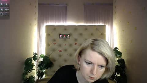 Snapshot of lena_paulles chatting on 12/28/24, 04:08 Lena online show from 12/28/24, 04:08