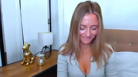 Snapshot of lena_sexi chatting on 10/22/25, 06:57 lena_sexi online show from 10/22/25, 06:57