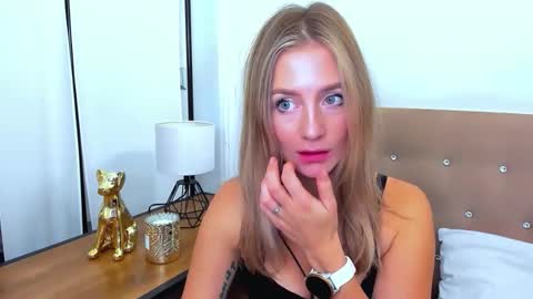 Snapshot of lena_sexi chatting on 10/27/25, 07:56 lena_sexi online show from 10/27/25, 07:56