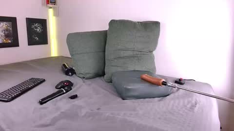 Lenaandwilliam online show from 11/21/25, 07:01