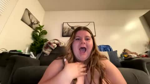 Snapshot of lenablissxo chatting on 07/17/26, 12:01 lenablissxo online show from 07/17/26, 12:01