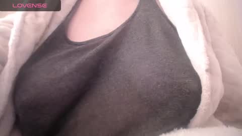 Snapshot of lenagolden chatting on 02/12/25, 11:18 lenagolden online show from 02/12/25, 11:18