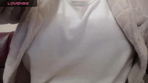 Snapshot of lenagolden chatting on 02/20/25, 06:24 lenagolden online show from 02/20/25, 06:24