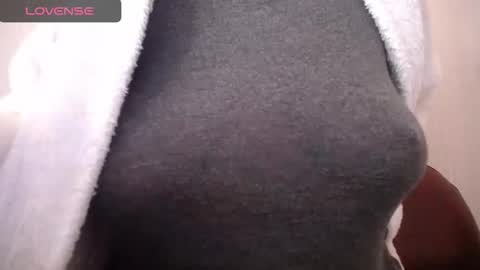 Snapshot of lenagolden chatting on 10/28/25, 12:09 lenagolden online show from 10/28/25, 12:09