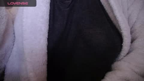 Snapshot of lenagolden chatting on 10/30/25, 01:34 lenagolden online show from 10/30/25, 01:34