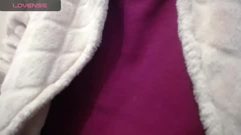 Snapshot of lenagolden chatting on 11/09/25, 11:52 lenagolden online show from 11/09/25, 11:52