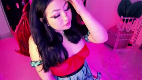 Lenna Kang online show from 11/28/25, 08:55