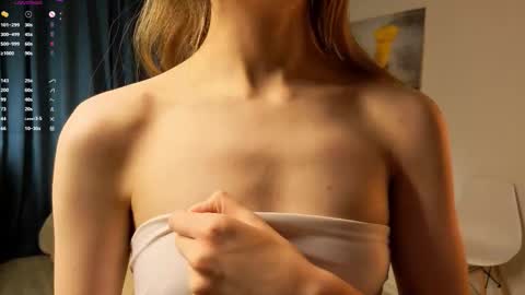 Snapshot of lenexo chatting on 11/27/25, 10:23 Earlene online show from 11/27/25, 10:23