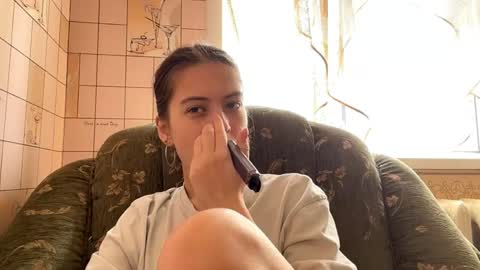 Hellomy name is Natalyits my first day here nice to meet you Give me 50 thumbs ups online show from 04/25/26, 08:28