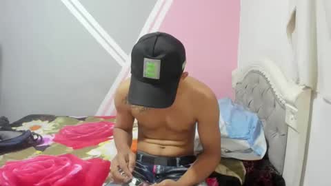 Snapshot of lenuam_and_tiffany chatting on 02/06/25, 02:22 lenuam_and_tiffany online show from 02/06/25, 02:22