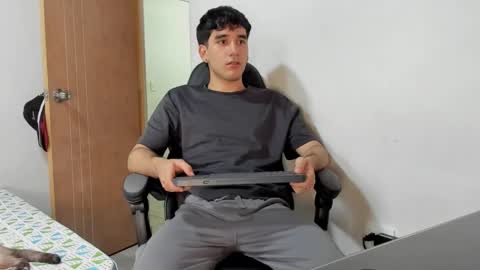 Snapshot of leo_jones389 chatting on 12/02/24, 10:12 Leo Jones online show from 12/02/24, 10:12