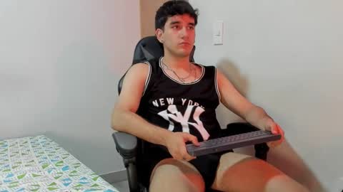 Snapshot of leo_jones389 chatting on 12/07/24, 02:53 Leo Jones online show from 12/07/24, 02:53