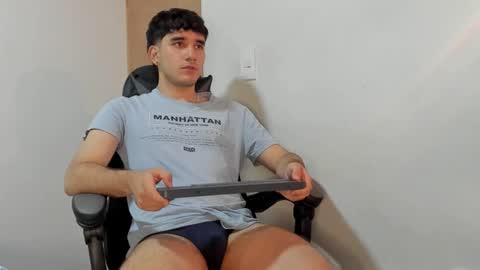 Snapshot of leo_jones389 chatting on 12/12/24, 01:21 Leo Jones online show from 12/12/24, 01:21