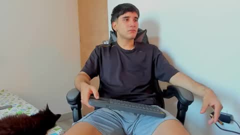 Snapshot of leo_jones389 chatting on 01/14/25, 03:04 Leo Jones online show from 01/14/25, 03:04