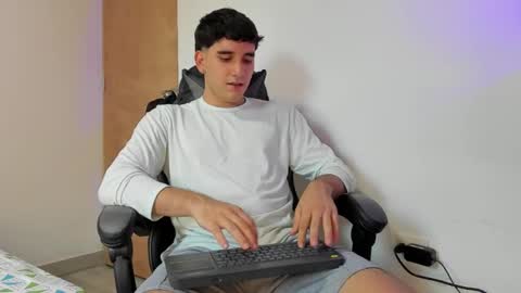 Snapshot of leo_jones389 chatting on 01/17/25, 10:23 Leo Jones online show from 01/17/25, 10:23